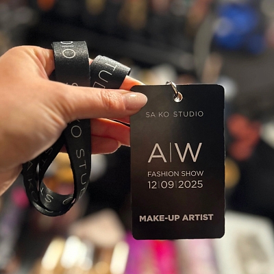 2/4    Jedna z mnoha visaček na šňůrce